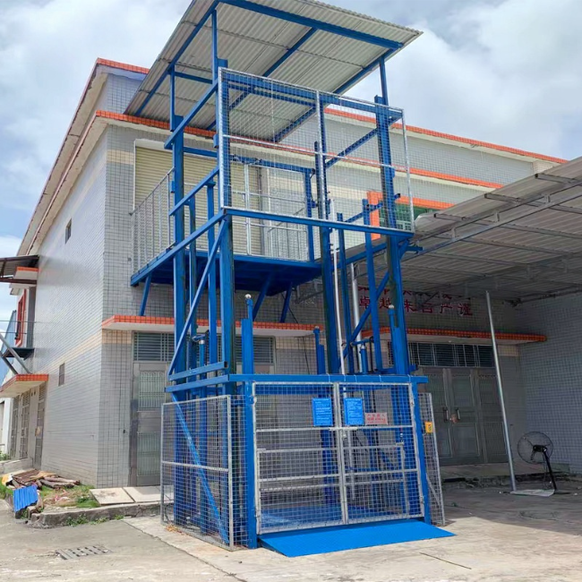 浦城建材厂室外升降货梯安装